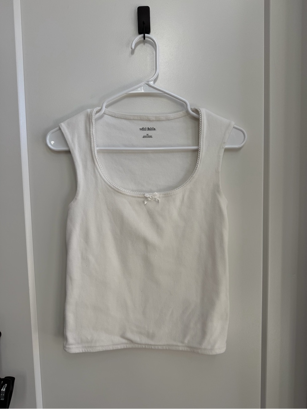 🌻 Sz M wild fable White Scoop Neck Ribbed Tank with Bow Detail